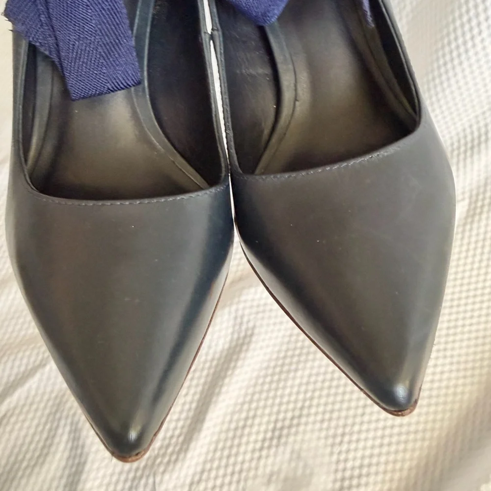 Tory Burch Balletcore Bow Kitten Navy Heels Size 6.5 All Leather NWOB